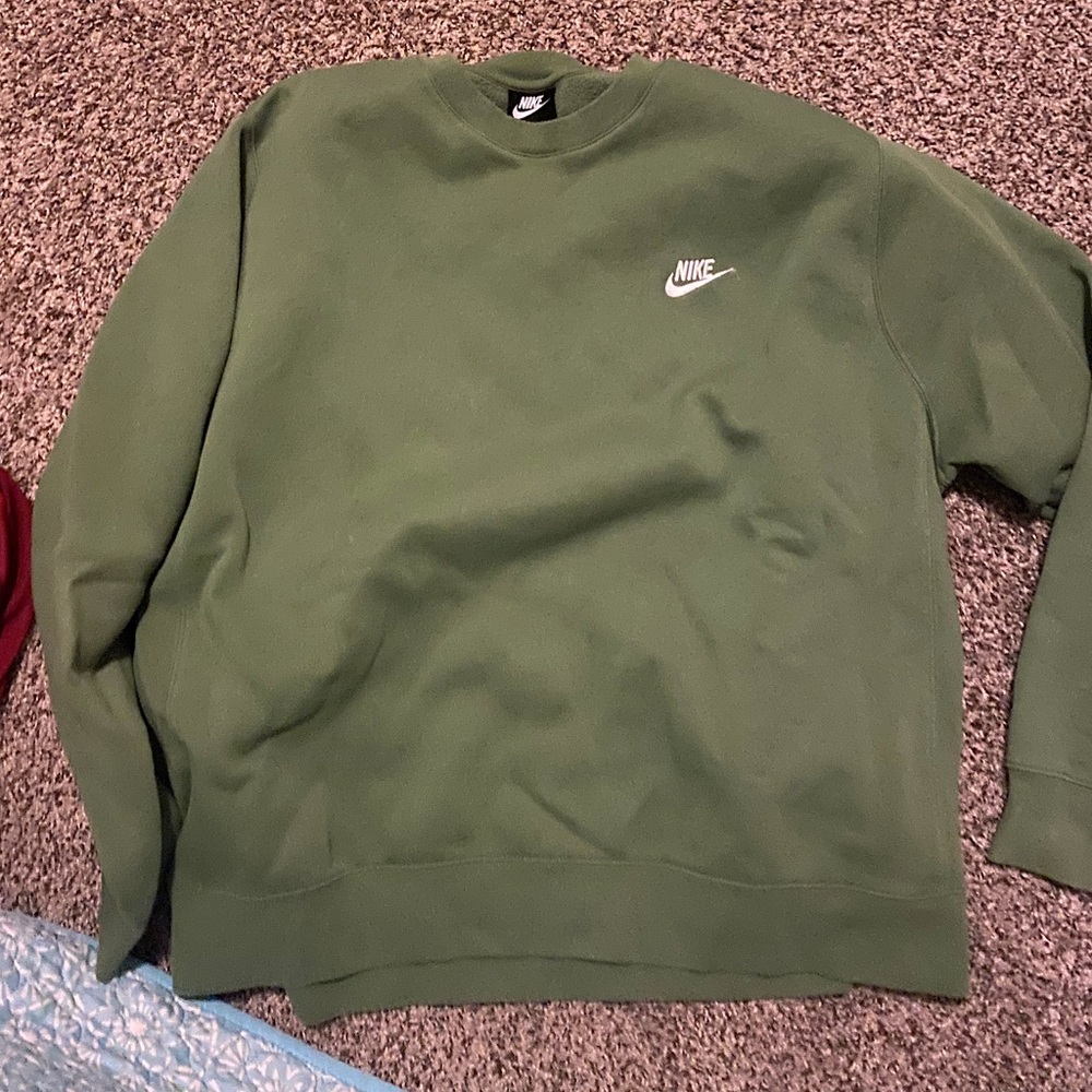 Green classic Nike crewneck